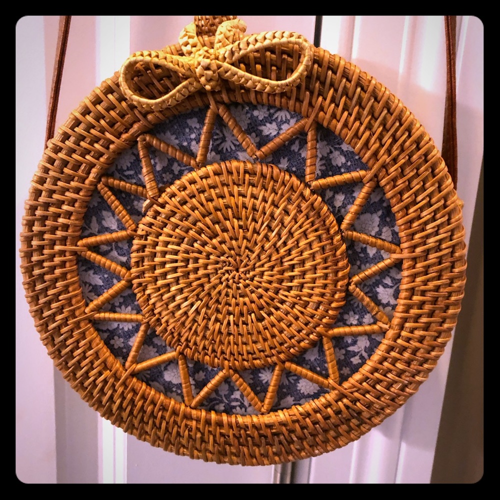 Adorable brown wicker crossbody.